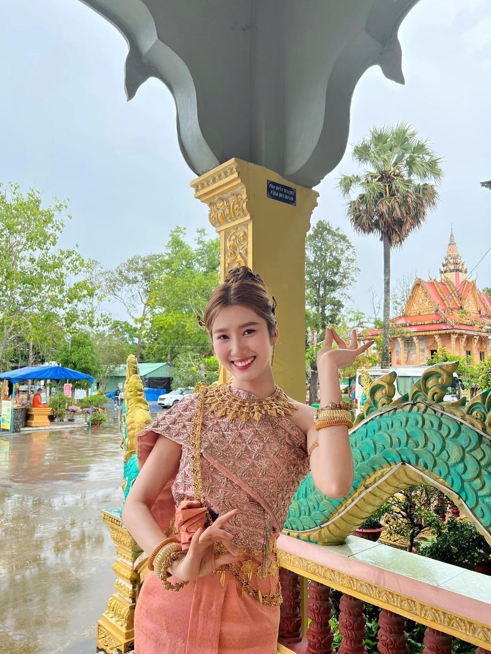 Sao Việt hôm nay 20/10: Hari Won vừa về Việt Nam liền bị mẹ hỏi chuyện bầu bí