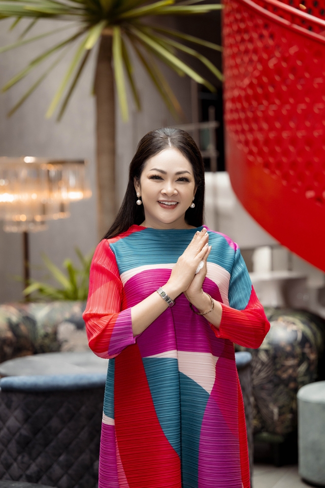 Sao Việt hôm nay 21/10: Hòa Minzy tiết lộ lý do phải livestream bán hàng Sao Việt hôm nay 21/10: Hòa Minzy tiết lộ lý do phải livestream bán hàng