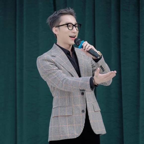 Sao Việt hôm nay 25/10: Sơn Tùng trông như thế nào qua camera thường?