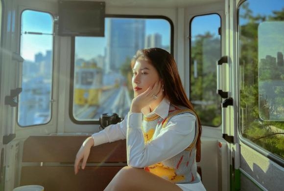 Sao Việt hôm nay 26/10: Elly Trần lên tiếng khi bị nghi động chạm '"dao kéo" Sao Việt hôm nay 26/10: Elly Trần lên tiếng khi bị nghi động chạm '"dao kéo"