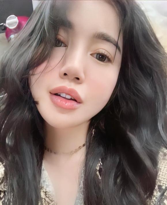 Sao Việt hôm nay 26/10: Elly Trần lên tiếng khi bị nghi động chạm '"dao kéo" Sao Việt hôm nay 26/10: Elly Trần lên tiếng khi bị nghi động chạm '"dao kéo"