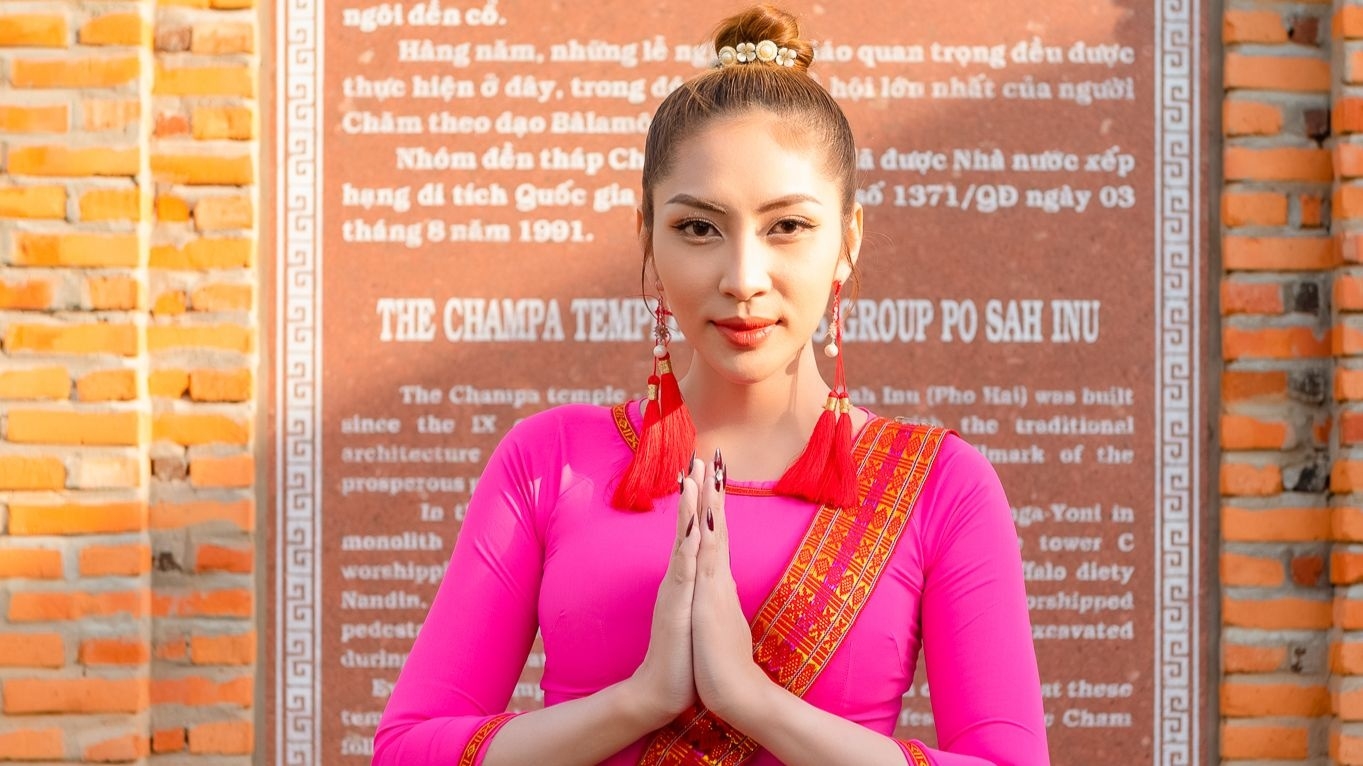 Sao Việt hôm nay 27/10: Chủ tịch Miss Universe xác nhận nhận H’Hen Niê là Á hậu 3