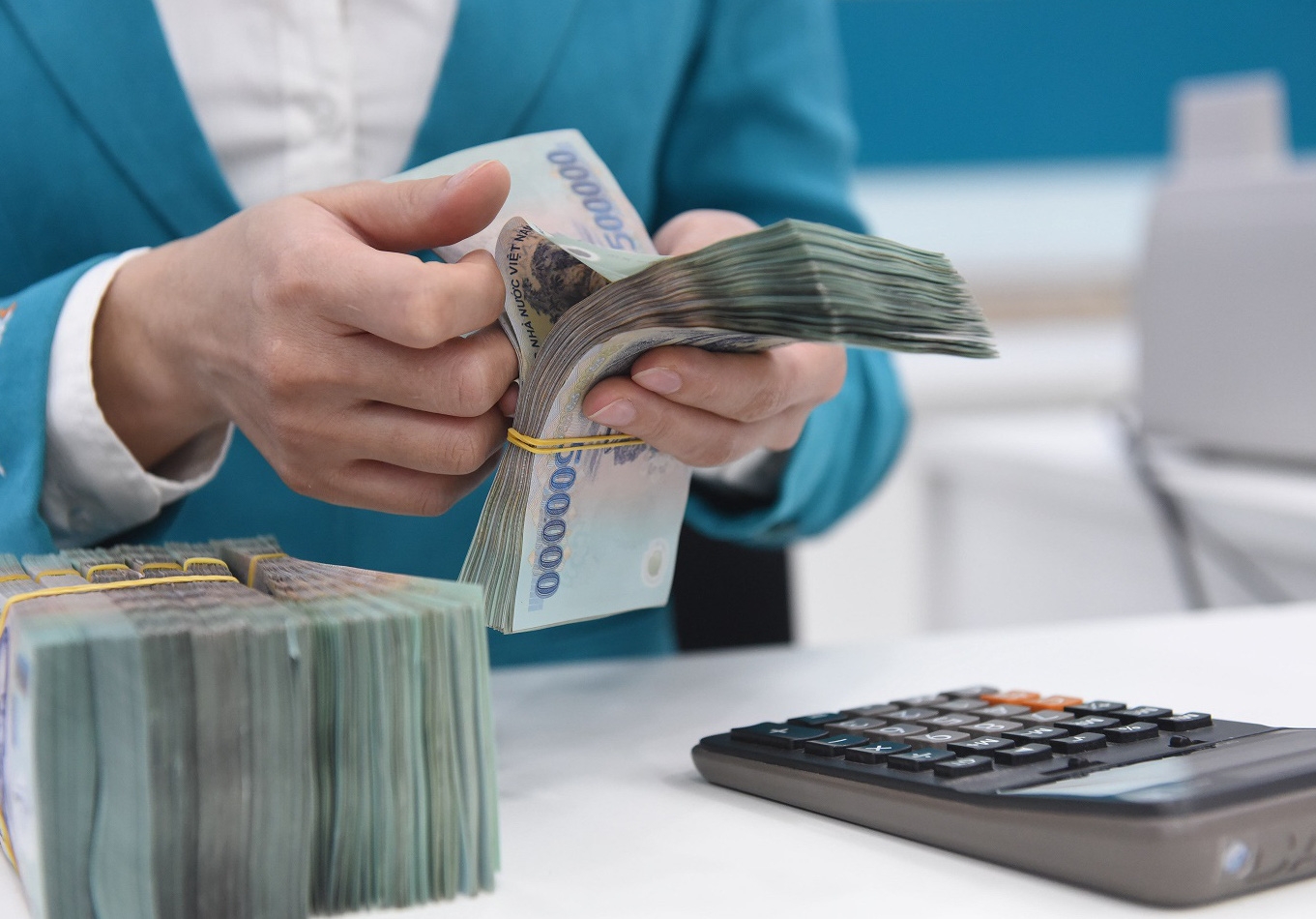 Tin ngân hàng ngày 2/11: Lãi suất liên ngân hàng giảm mạnh