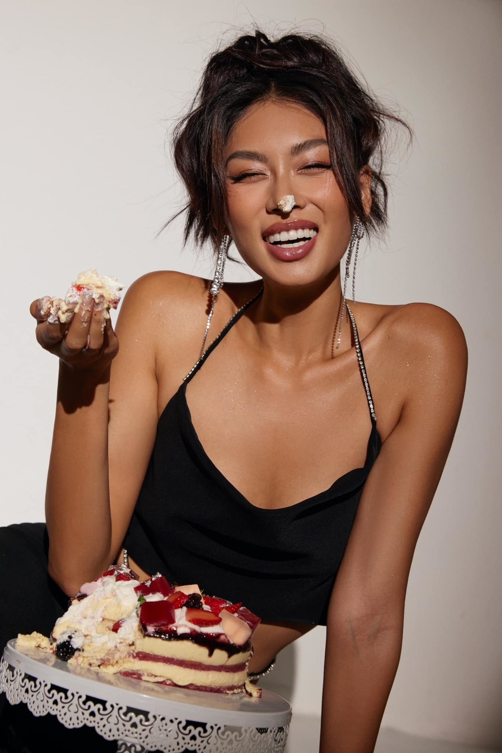 Sao Việt hôm nay 4/11: Hoa hậu Nguyễn Thị Ngọc Châu được trang Miss Universe theo dõi