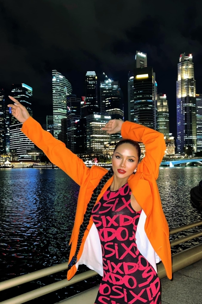 Sao Việt hôm nay 5/11: Minh Hằng khoe penthouse view biển