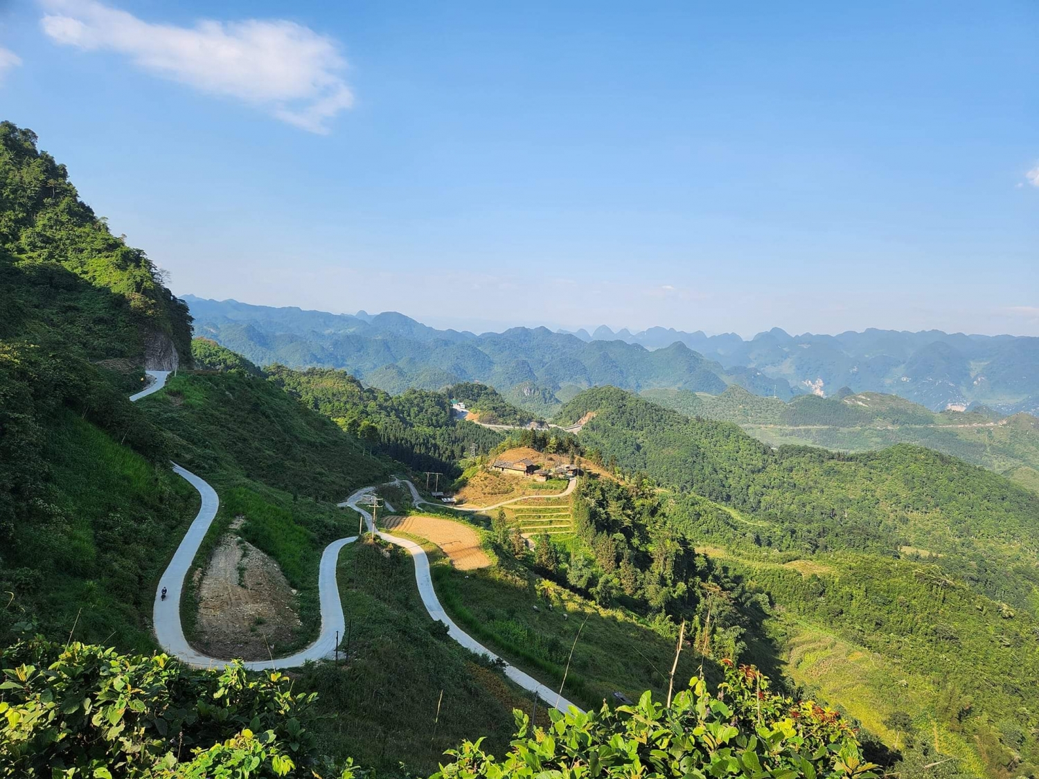 Về Hà Giang - Mảnh đất "cỏ chen đá, đá chen hoa"