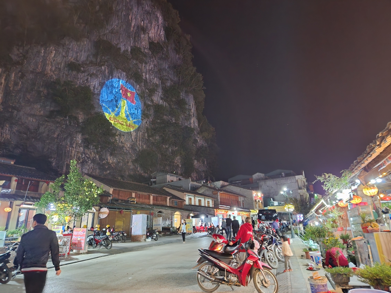 Về Hà Giang - Mảnh đất "cỏ chen đá, đá chen hoa"