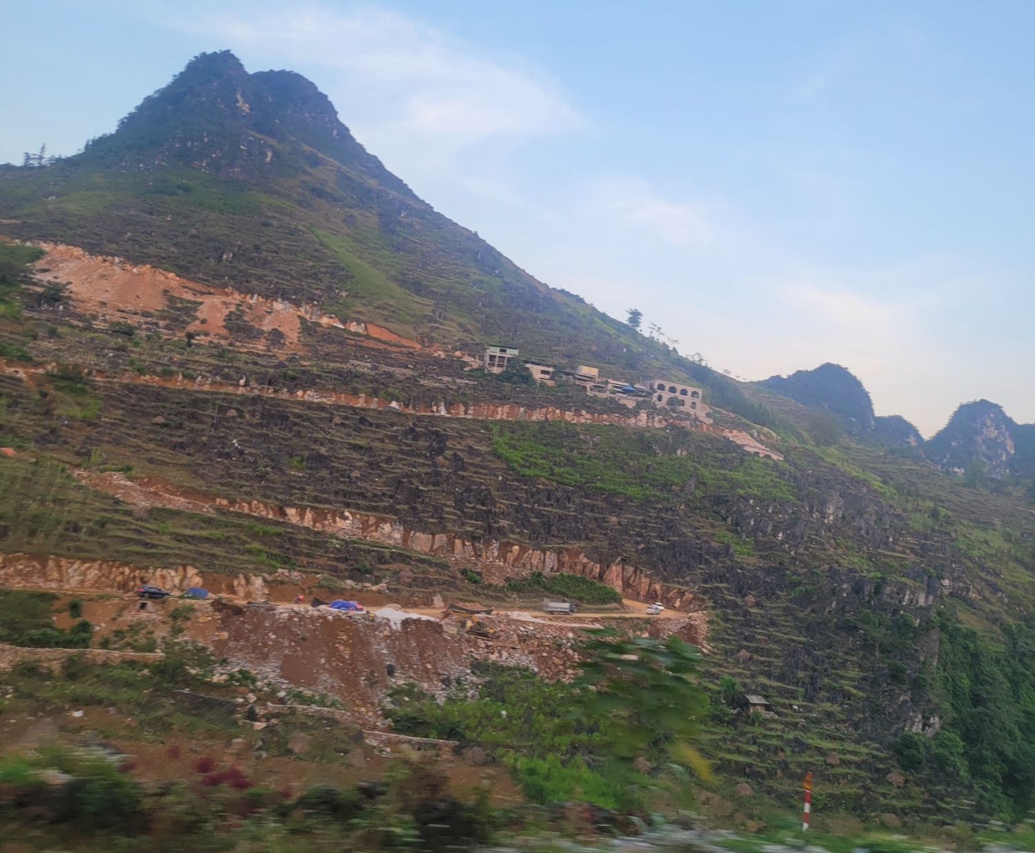 Về Hà Giang - Mảnh đất "cỏ chen đá, đá chen hoa"