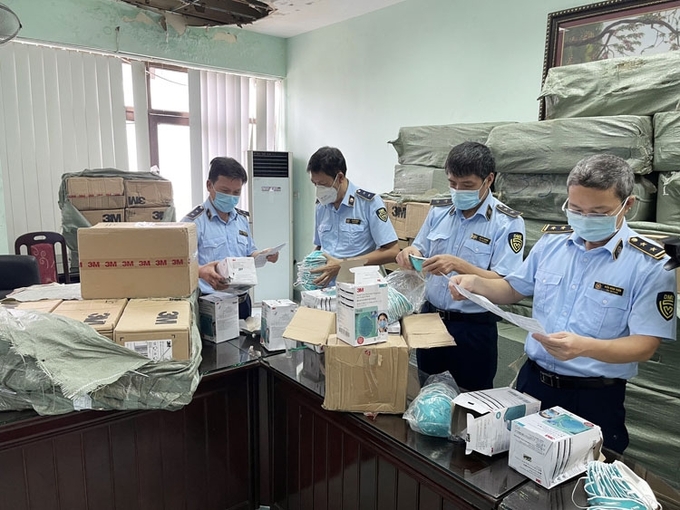 Hà Nội truy quét, kiểm tra các kho hàng lậu dịp cuối năm
