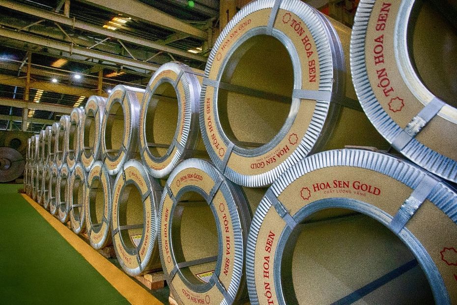 Cổ phiếu HSG lao dốc, lãnh đạo liên tiếp “bán tháo”