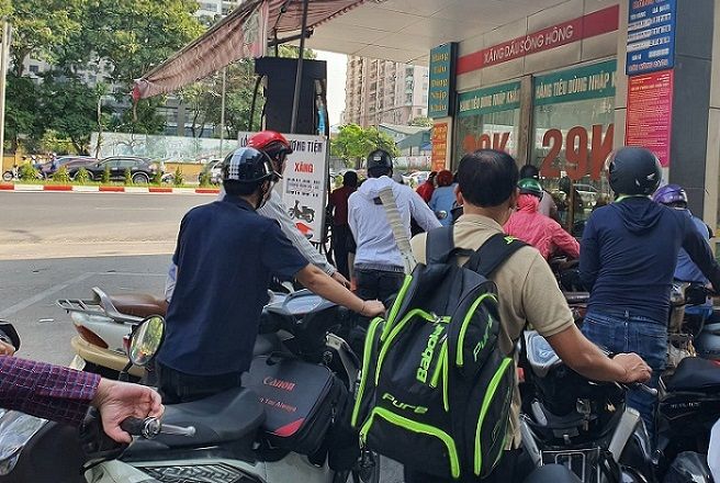 Thủ tướng yêu cầu khắc phục tình trạng thiếu hụt xăng dầu cục bộ từ ngày 12/11 Thủ tướng yêu cầu khắc phục tình trạng thiếu hụt xăng dầu cục bộ từ ngày 12/11