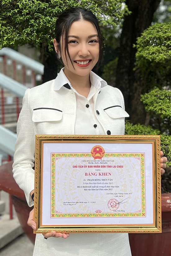 Sao Việt hôm nay 20/11: Tim đăng ảnh bên “bạn gái mới” khiến fan hoang mang Sao Việt hôm nay 20/11: Tim đăng ảnh bên “bạn gái mới” khiến fan hoang mang