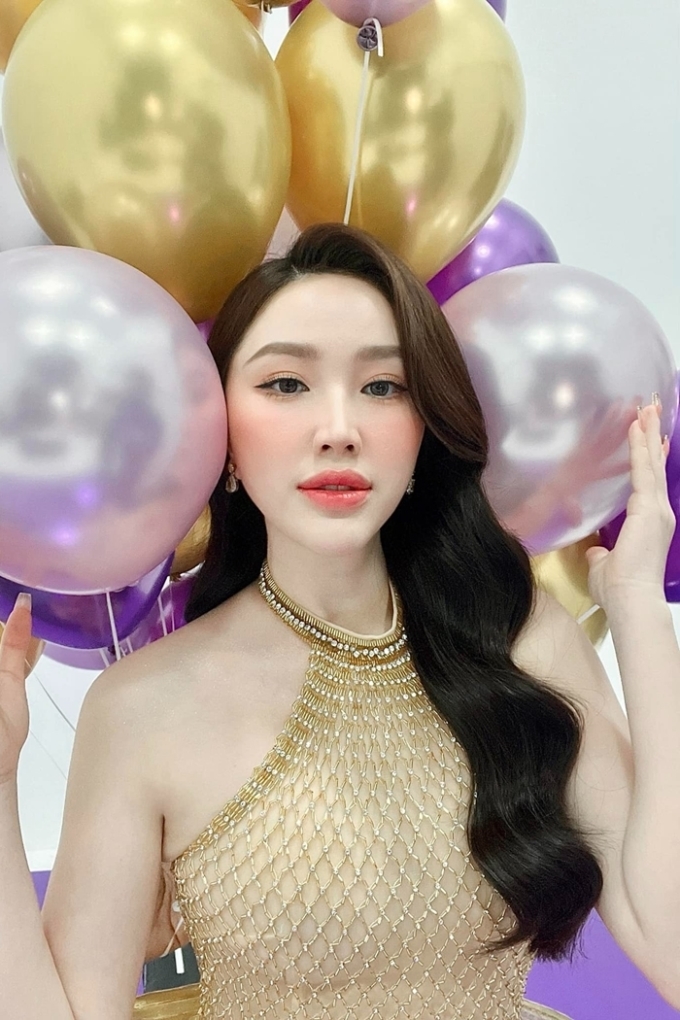 Sao Việt hôm nay 26/11: Lan Ngọc nghỉ dưỡng cùng gia đình ở Malpes