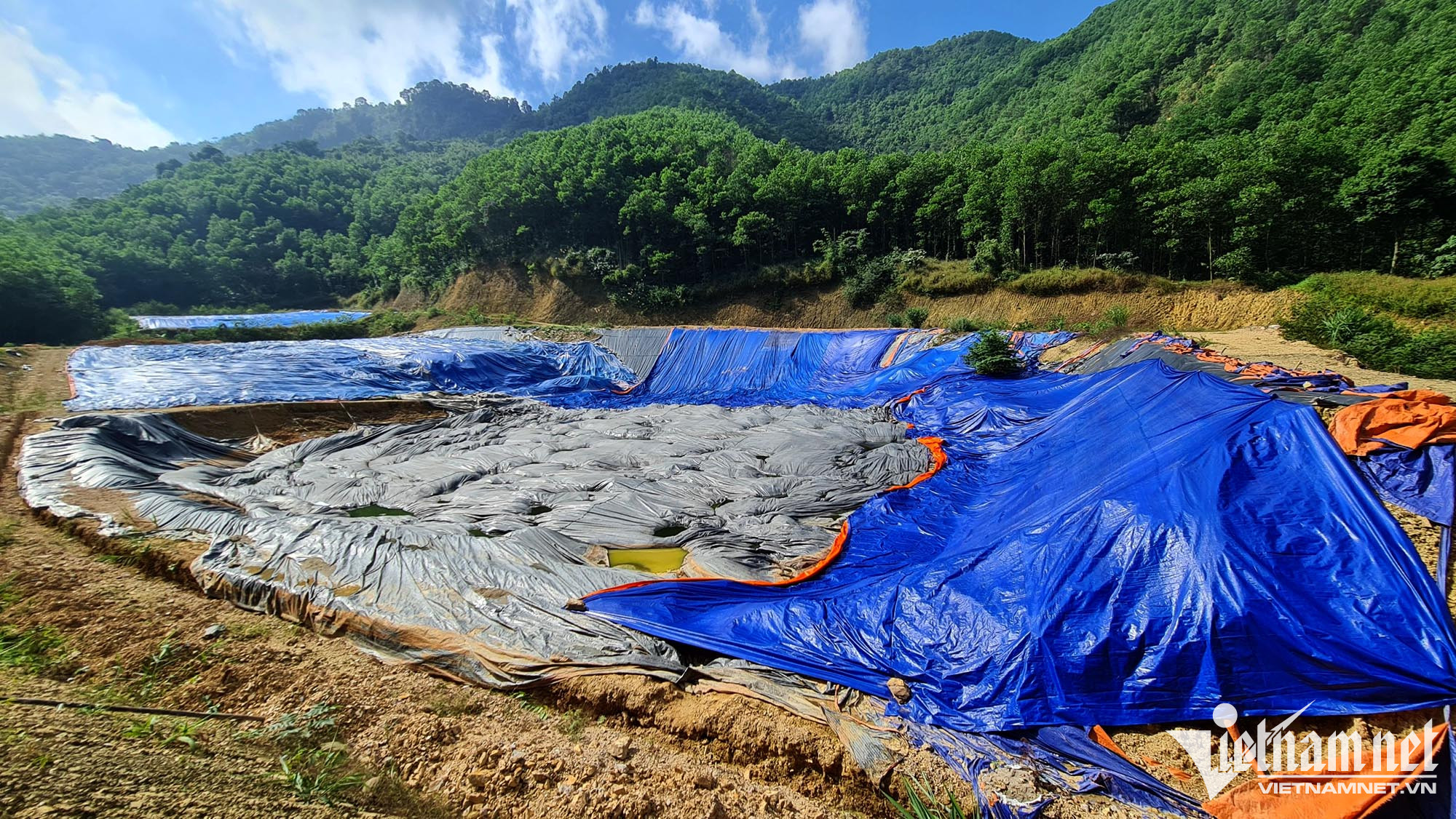 Hòa Bình gấp rút xây đường, phủ bạt vạn tấn rác bủa vây thành phố Hòa Bình gấp rút xây đường, phủ bạt vạn tấn rác bủa vây thành phố