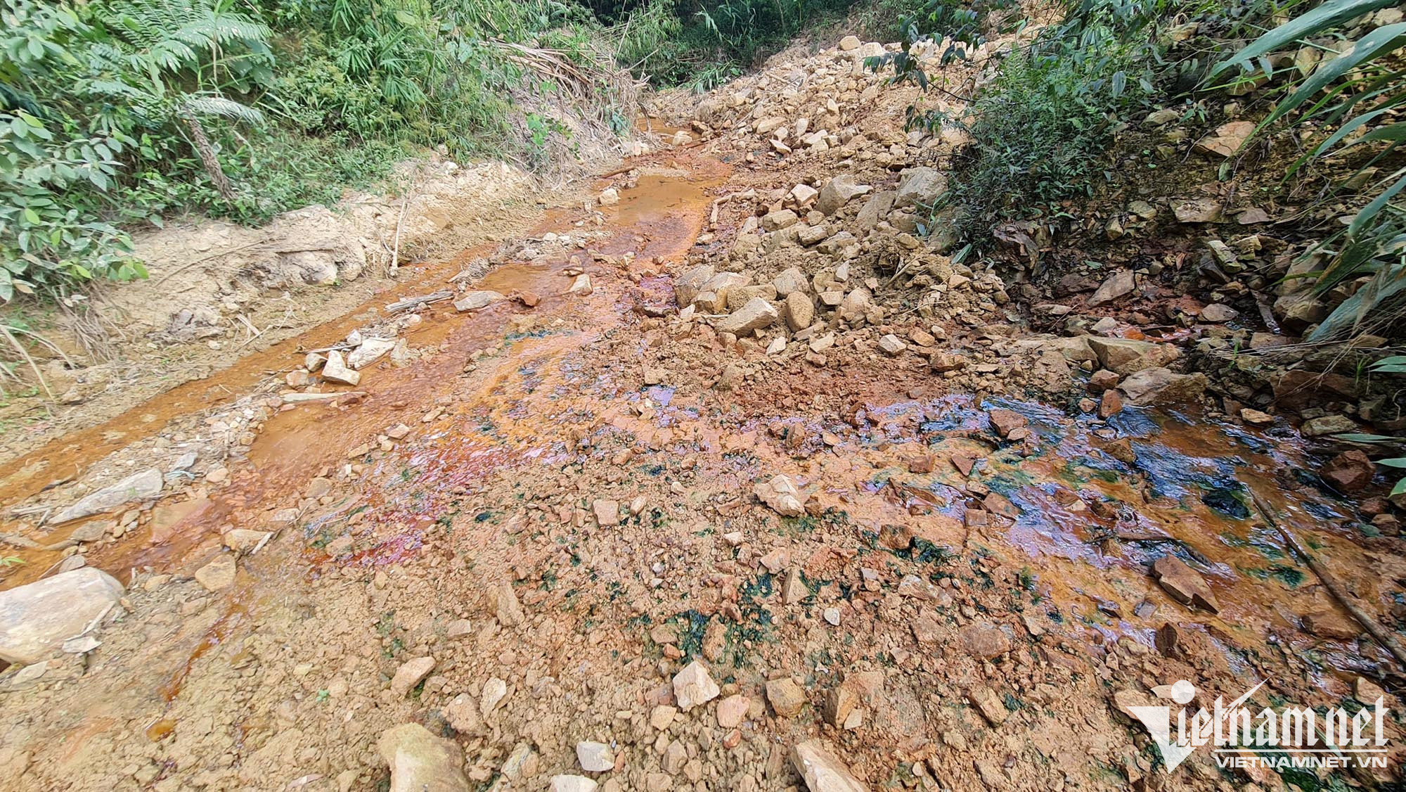 Hòa Bình gấp rút xây đường, phủ bạt vạn tấn rác bủa vây thành phố Hòa Bình gấp rút xây đường, phủ bạt vạn tấn rác bủa vây thành phố