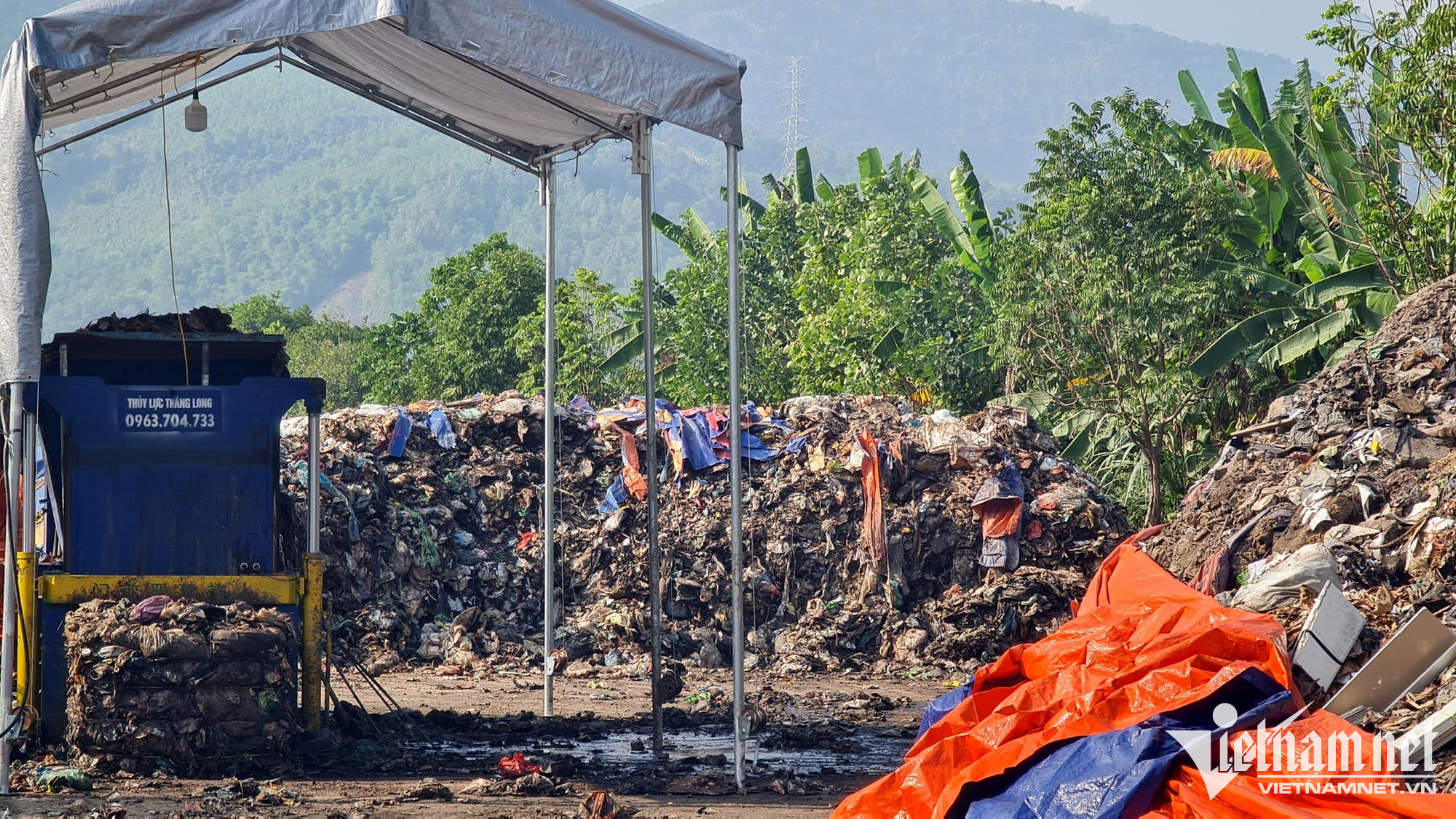 Hòa Bình gấp rút xây đường, phủ bạt vạn tấn rác bủa vây thành phố Hòa Bình gấp rút xây đường, phủ bạt vạn tấn rác bủa vây thành phố