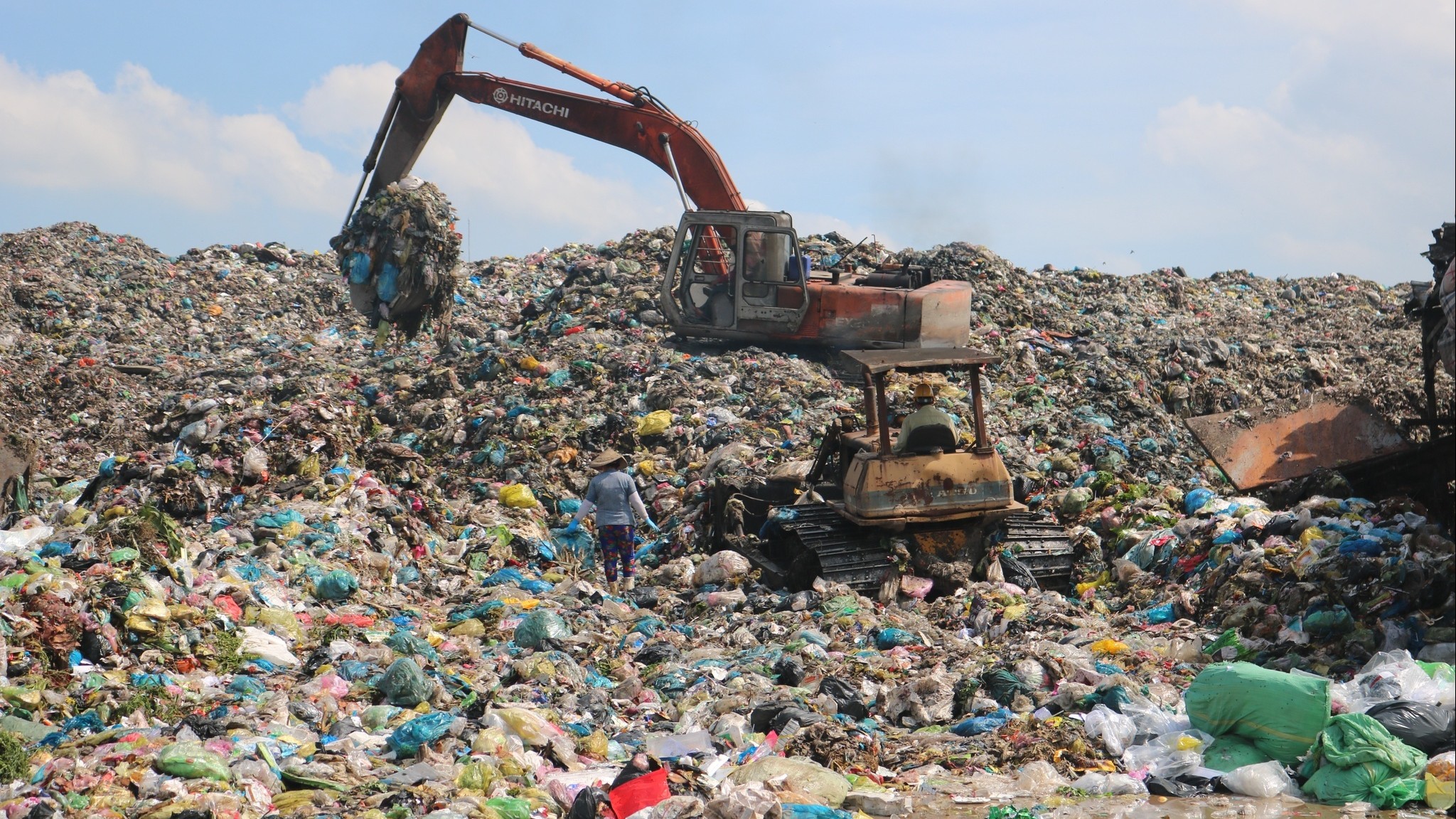 Bãi rác Hòa Phú ô nhiễm &apos;nóng&apos; tại phiên chất vấn kỳ họp HĐND tỉnh Vĩnh Long