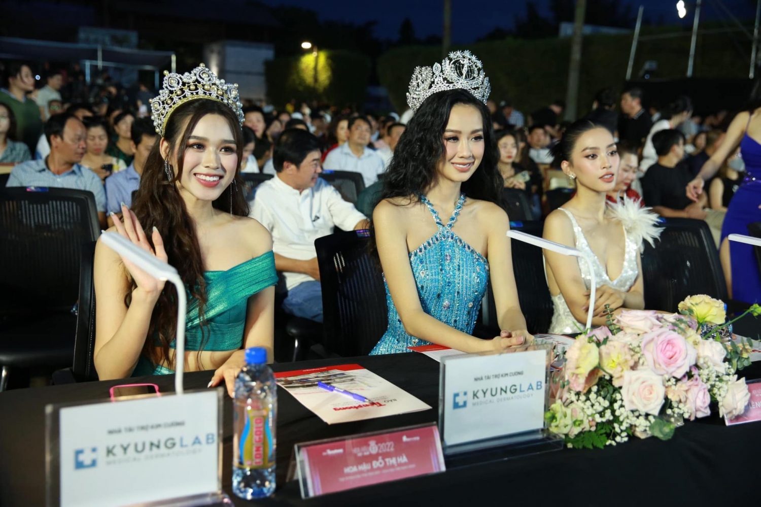 Trần Tiểu Vy khoe nhan sắc "vạn người mê" khi làm giám khảo hoa hậu Trần Tiểu Vy khoe nhan sắc