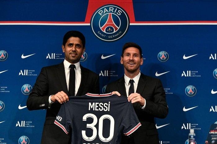Chủ tịch PSG: "Nếu có 2 chiếc cup vàng, tôi sẽ trao cho Mbappe 1 và Messi 1" Chủ tịch PSG: "Nếu có 2 chiếc cup vàng, tôi sẽ trao cho Mbappe 1 và Messi 1"