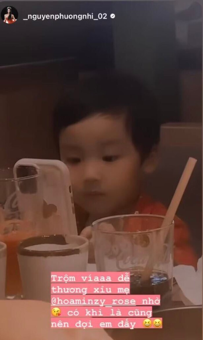 Số hưởng như bé Bo nhà Hòa Minzy, còn nhỏ đã được hai người đẹp Vbiz "chốt đơn". Số hưởng như bé Bo nhà Hòa Minzy, còn nhỏ đã được hai người đẹp Vbiz "chốt đơn".