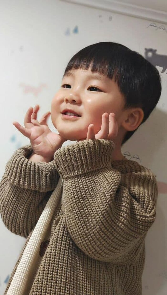 Số hưởng như bé Bo nhà Hòa Minzy, còn nhỏ đã được hai người đẹp Vbiz "chốt đơn". Số hưởng như bé Bo nhà Hòa Minzy, còn nhỏ đã được hai người đẹp Vbiz "chốt đơn".