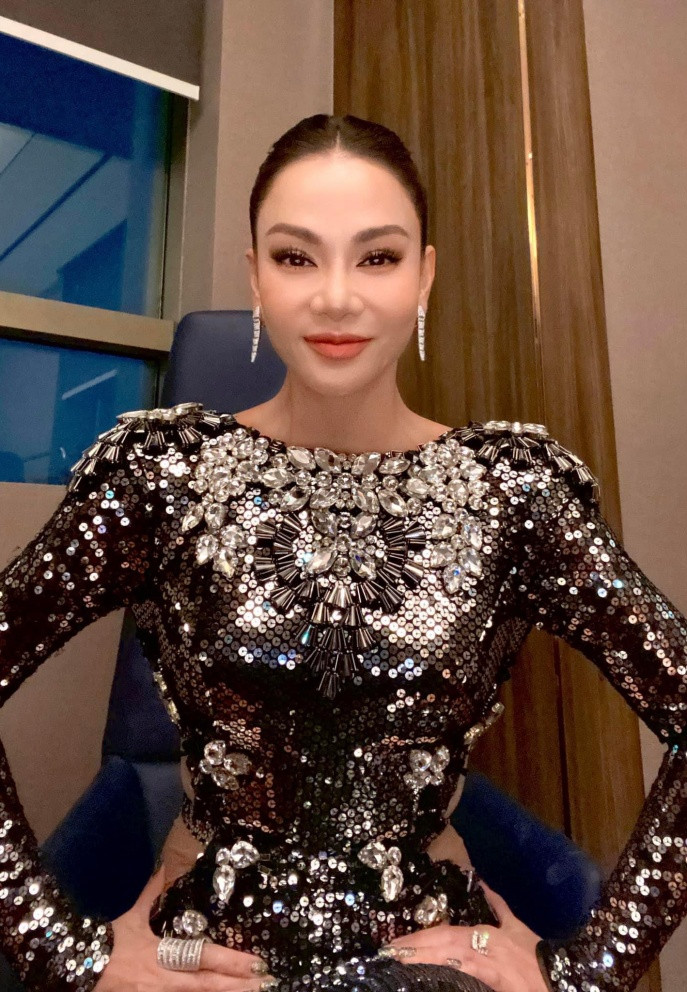 Phan Hiển mua xe 5 tỷ sau lễ cưới với Khánh Thi, NSND Trung Anh hạnh phúc bên bà xã Phan Hiển mua xe 5 tỷ sau lễ cưới với Khánh Thi, NSND Trung Anh hạnh phúc bên bà xã