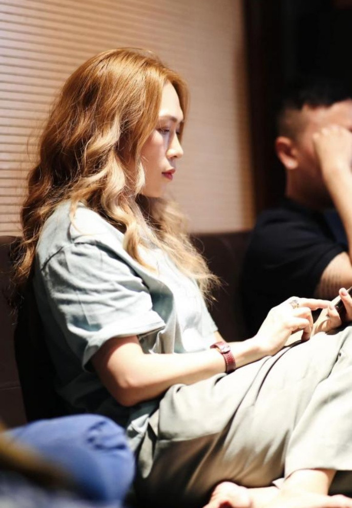 Phan Hiển mua xe 5 tỷ sau lễ cưới với Khánh Thi, NSND Trung Anh hạnh phúc bên bà xã Phan Hiển mua xe 5 tỷ sau lễ cưới với Khánh Thi, NSND Trung Anh hạnh phúc bên bà xã