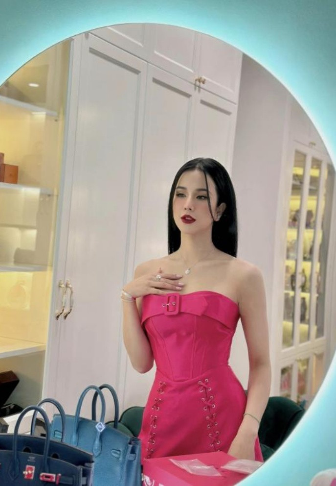 Phan Hiển mua xe 5 tỷ sau lễ cưới với Khánh Thi, NSND Trung Anh hạnh phúc bên bà xã Phan Hiển mua xe 5 tỷ sau lễ cưới với Khánh Thi, NSND Trung Anh hạnh phúc bên bà xã