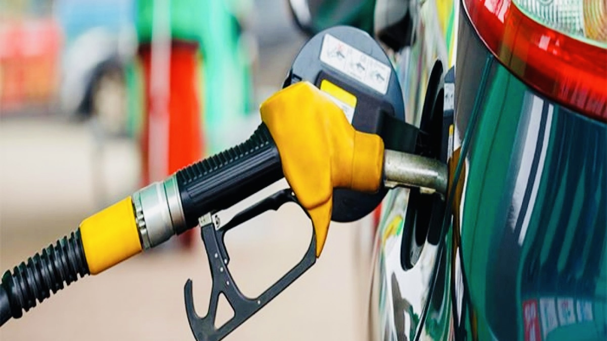 Giá xăng dầu hôm nay 1/1: Tiếp tục giảm nhẹ