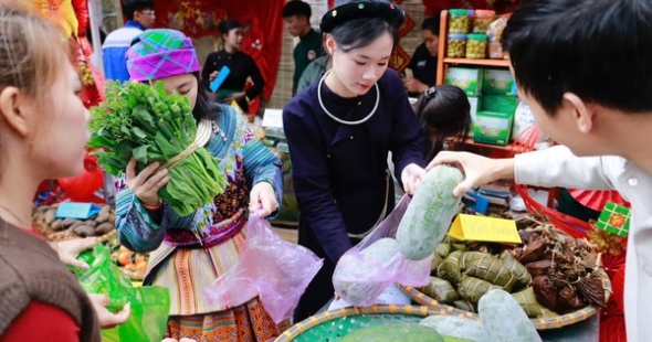 Bảo đảm đủ thực phẩm, giá cả ổn định, không để ùn ứ rác thải dịp Tết