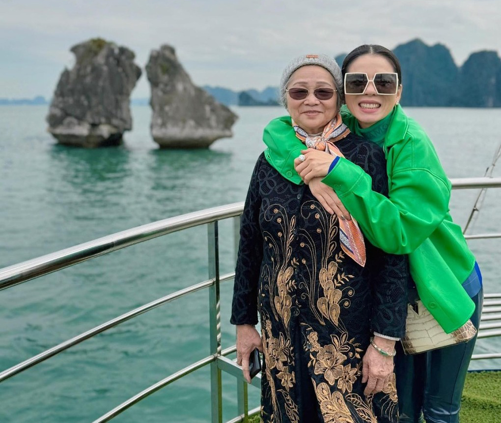 Ca sĩ Lệ Quyên: “Cứ tết là được mẹ may đồ mới”