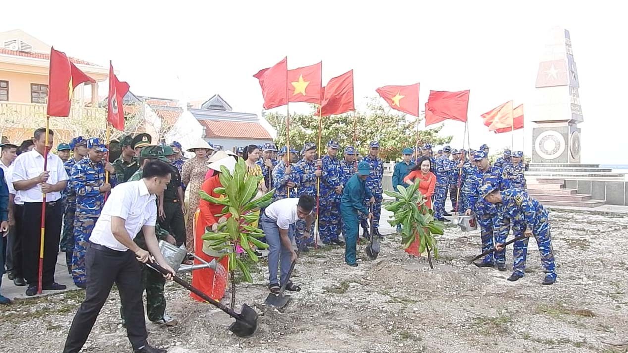 Lan tỏa phong trào trồng cây xanh trong lực lượng hải quân đầu năm mới