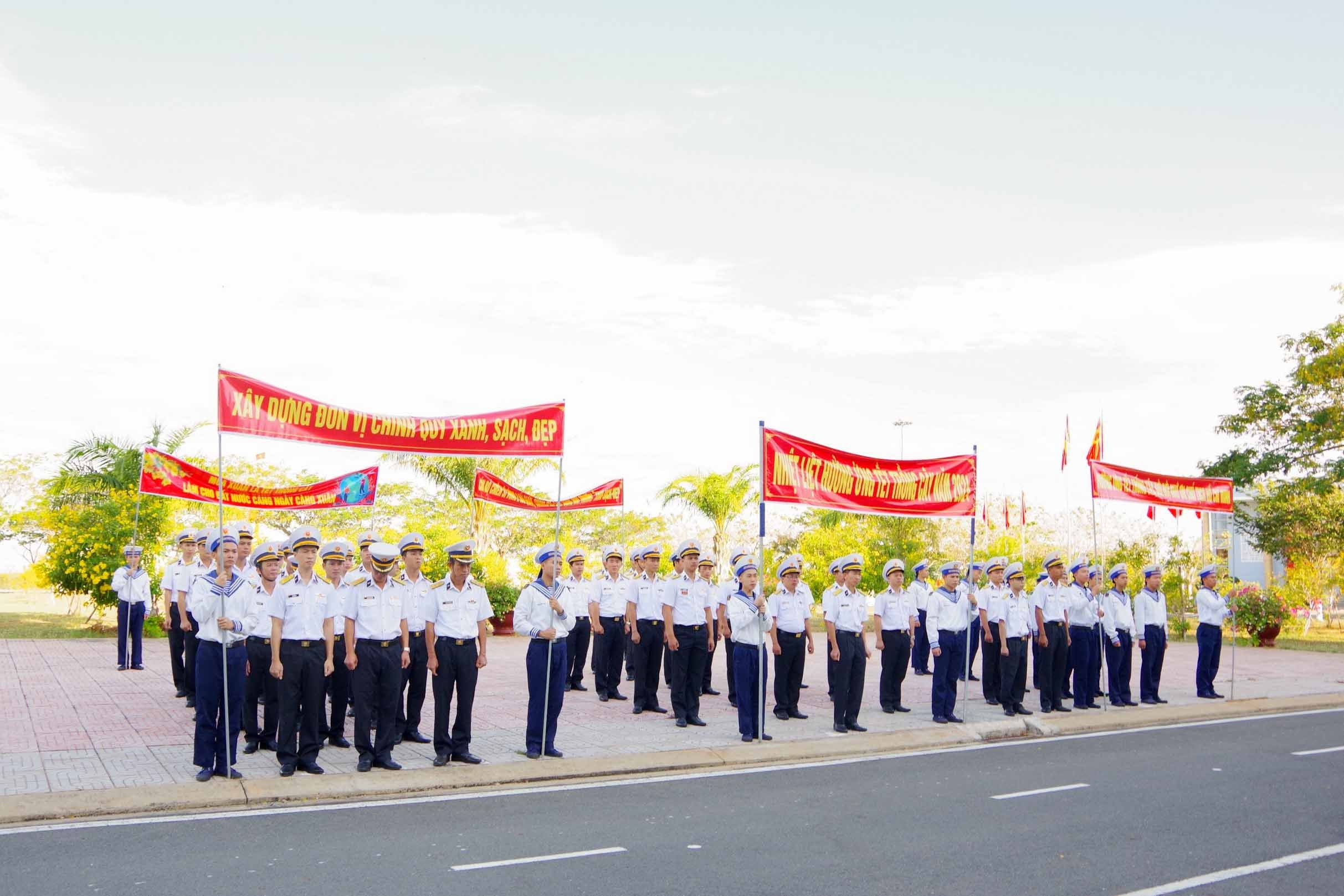 Lan tỏa phong trào trồng cây xanh trong lực lượng hải quân đầu năm mới