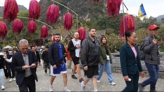 Du lịch cả nước sôi động dịp Tết Ất Tỵ