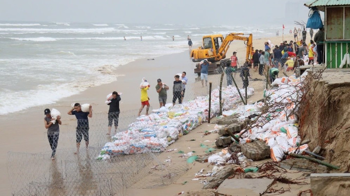 Đà Nẵng: Khẩn trương triển khai khắc phục sạt lở bờ biển Đà Nẵng: Khẩn trương triển khai khắc phục sạt lở bờ biển