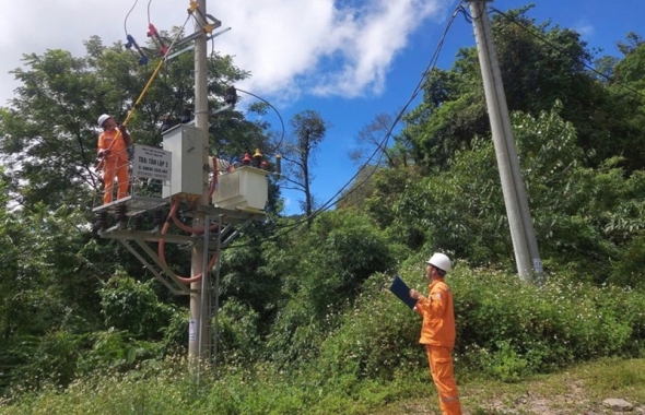 Đảm bảo cấp điện ổn định phục vụ người dân vui Xuân, đón Tết