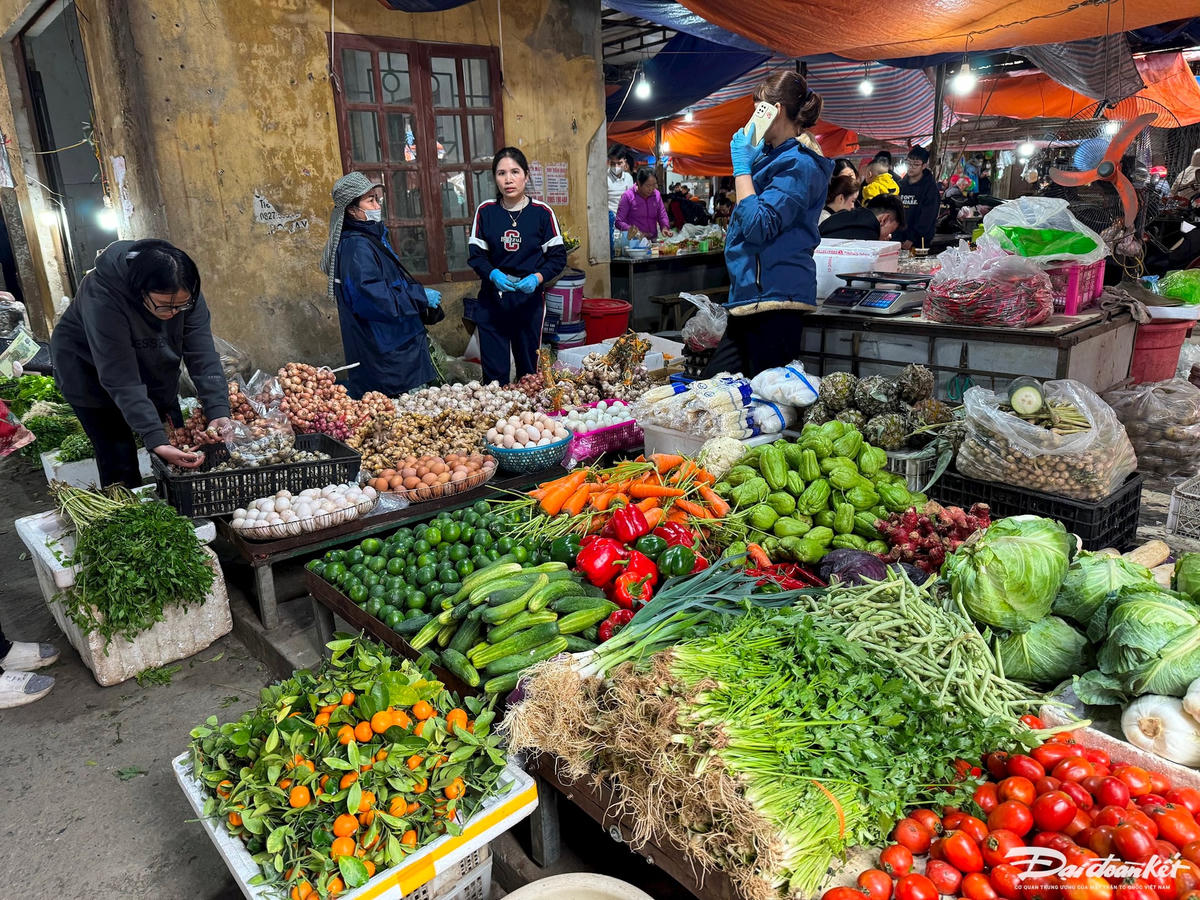 Chợ truyền thống trước sức ép siêu thị và thương mại điện tử