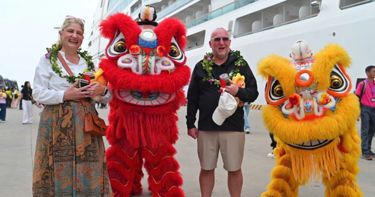 Hạ Long đón gần 2.400 du khách quốc tế trong ngày đầu xuân Tết Nguyên đán