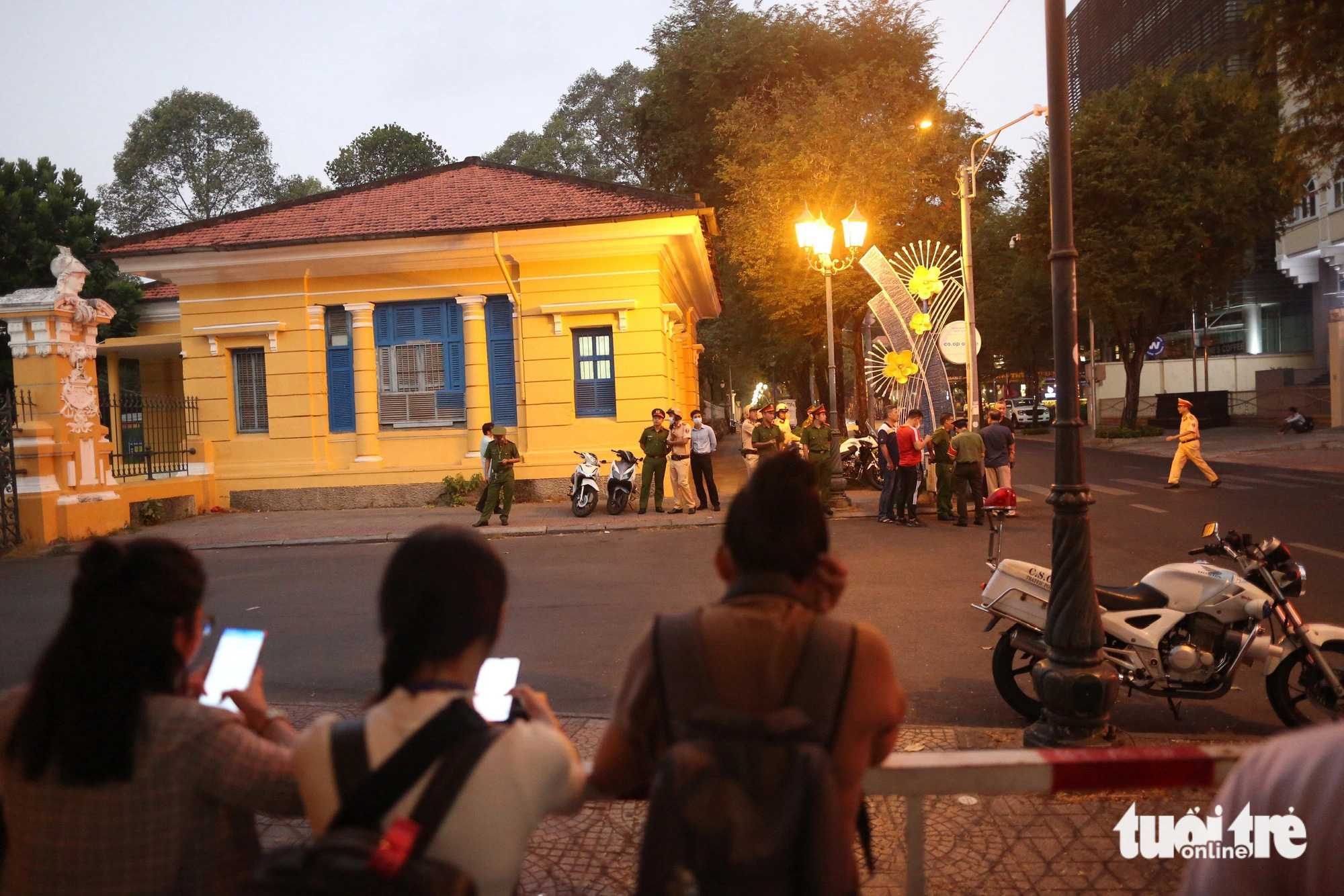 Bắt đầu xét xử vụ Vạn Thịnh Phát: Bị cáo Trương Mỹ Lan nói sức khỏe tốt, tinh thần ổn định Bắt đầu xét xử vụ Vạn Thịnh Phát: Bị cáo Trương Mỹ Lan nói sức khỏe tốt, tinh thần ổn định