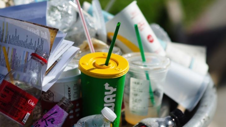 Liên minh châu Âu thông qua dự luật mới về rác thải bao bì