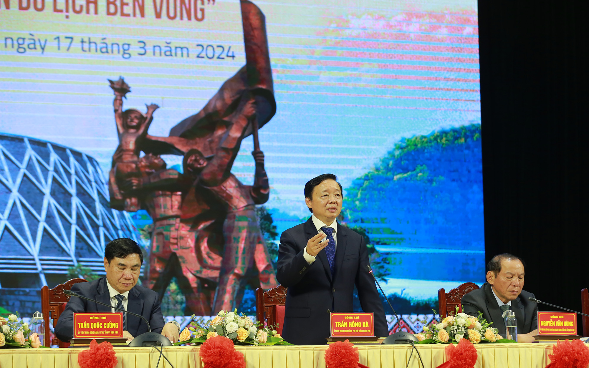 Phát triển du lịch Điện Biên trong sự tôn trọng, tôn vinh, bảo tồn văn hoá, tự nhiên Phát triển du lịch Điện Biên trong sự tôn trọng, tôn vinh, bảo tồn văn hoá, tự nhiên