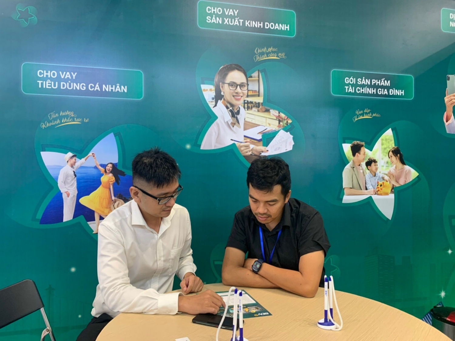 Tin ngân hàng ngày 25/3: Lấy ý kiến bỏ cơ sở xác định mức trần tỷ giá kỳ hạn VND với USD Tin ngân hàng ngày 25/3: Lấy ý kiến bỏ cơ sở xác định mức trần tỷ giá kỳ hạn VND với USD