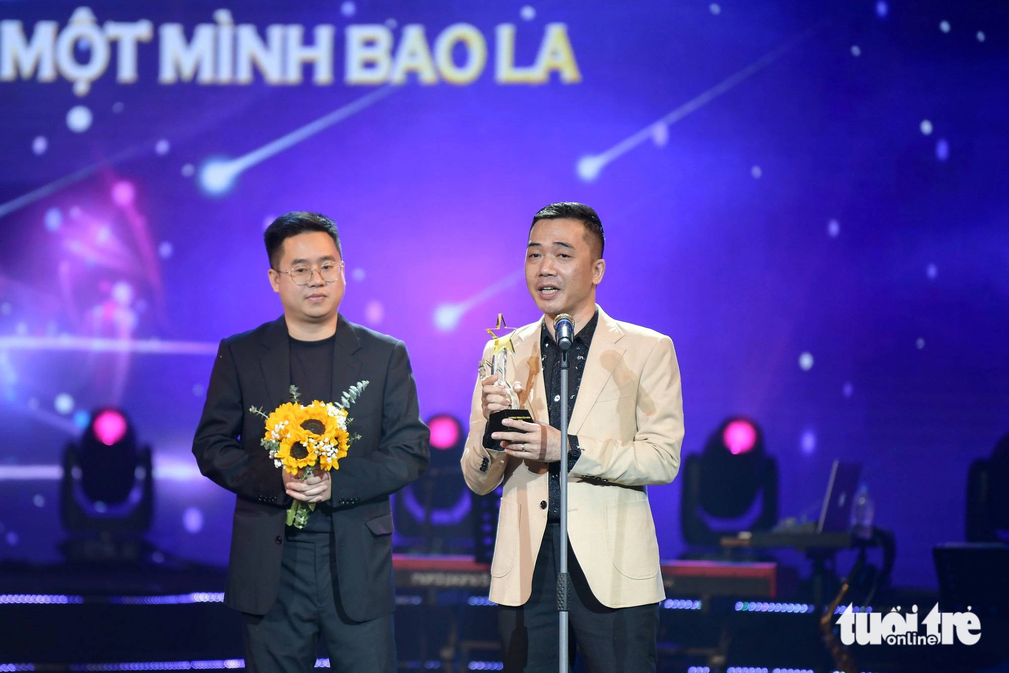 Hòa Minzy hỏi bà con Bắc Ninh vui không, Đen Vâu tự nhận "âm nhạc kỳ quặc" ở Cống hiến 2024