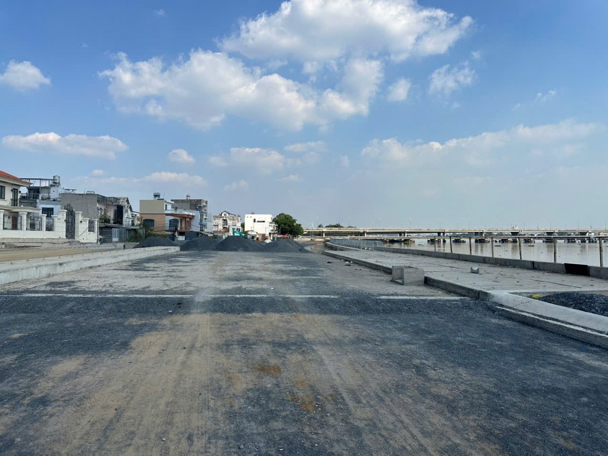 Dự án đường và kênh ven sông Đồng Nai chậm tiến độ sau nhiều năm thi công Dự án đường và kênh ven sông Đồng Nai chậm tiến độ sau nhiều năm thi công