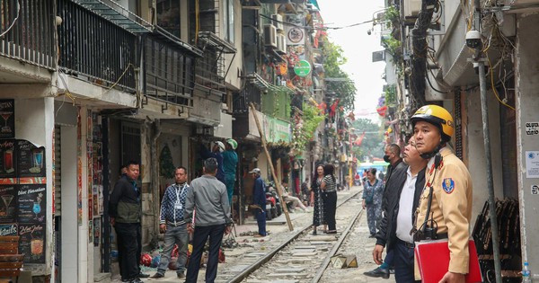 Hoàn Kiếm quyết liệt xử lý vi phạm bảo đảm an toàn giao thông đường sắt