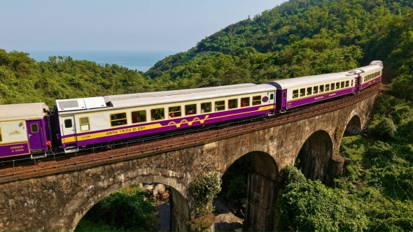 "Khoác áo mới" cho đoàn tàu Hành trình kết nối di sản miền Trung