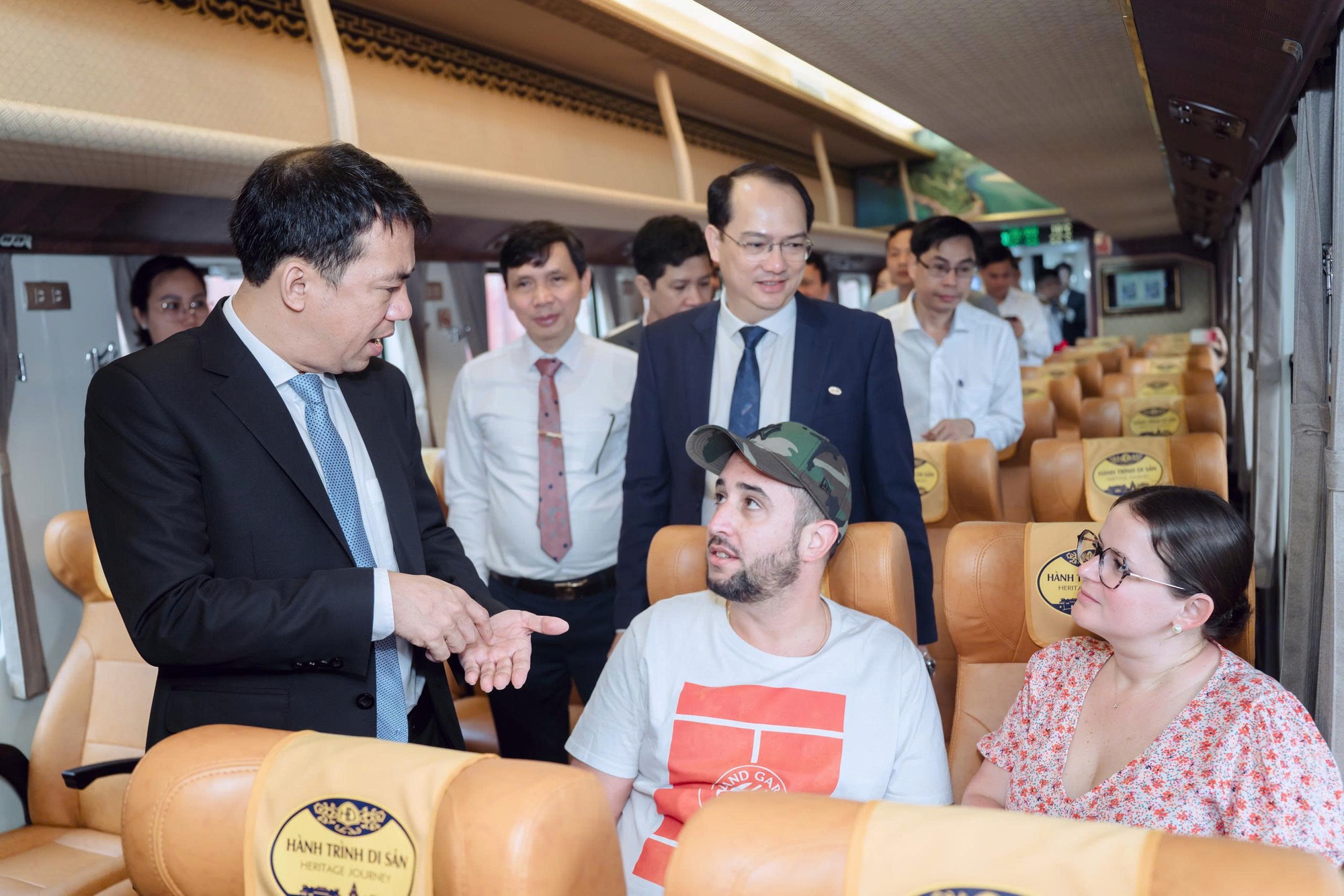 "Khoác áo mới" cho đoàn tàu Hành trình kết nối di sản miền Trung