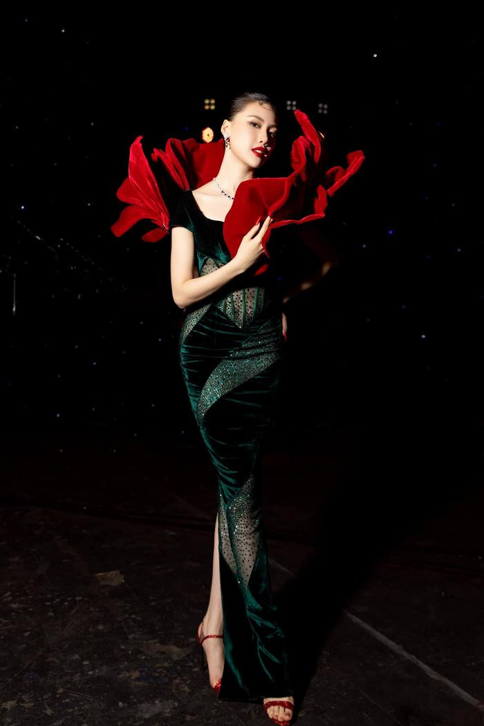 Bùi Quỳnh Hoa phản pháo cực gắt khi bị anti-fan dựng chuyện 'ăn không nói có' Bùi Quỳnh Hoa phản pháo cực gắt khi bị anti-fan dựng chuyện 'ăn không nói có'