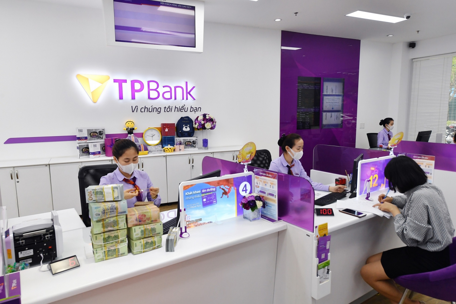 Tin ngân hàng ngày 29/4: ABBank sẽ không ép khách hàng mua bảo hiểm