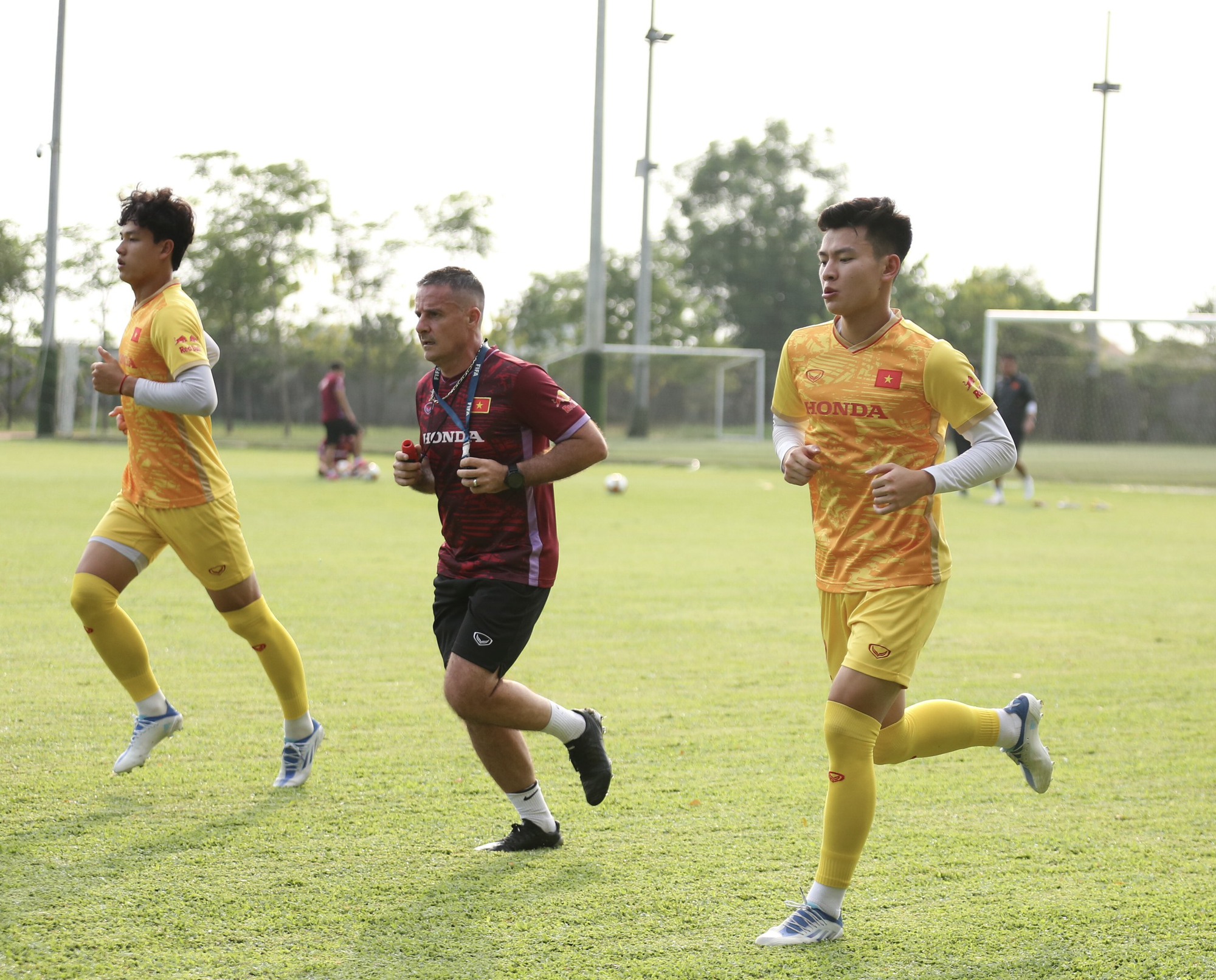 HLV Troussier: "Loại cầu thủ rất khó khăn nhưng tôi cần U.22 Việt Nam có sự cân bằng"